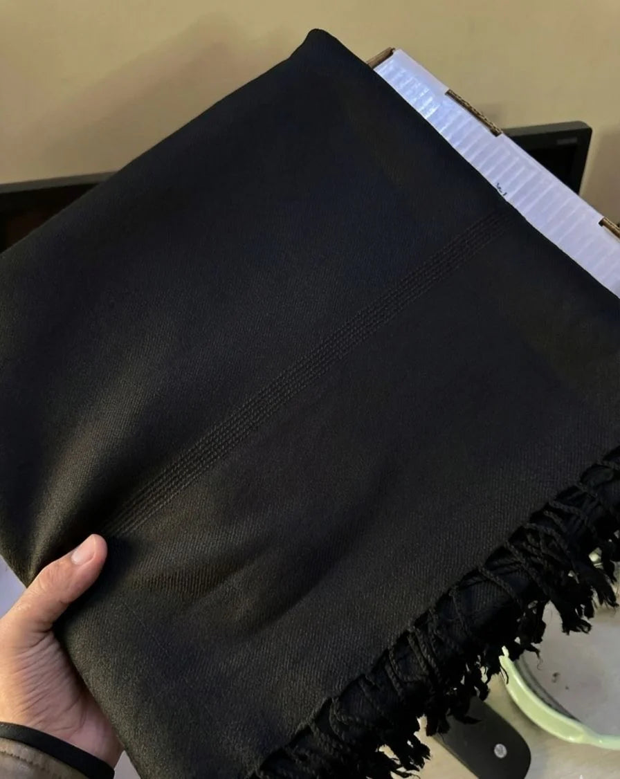 64 wollen shawl Black Plain
