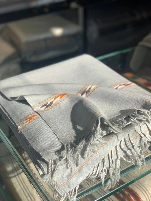 Australina sahidar Grey