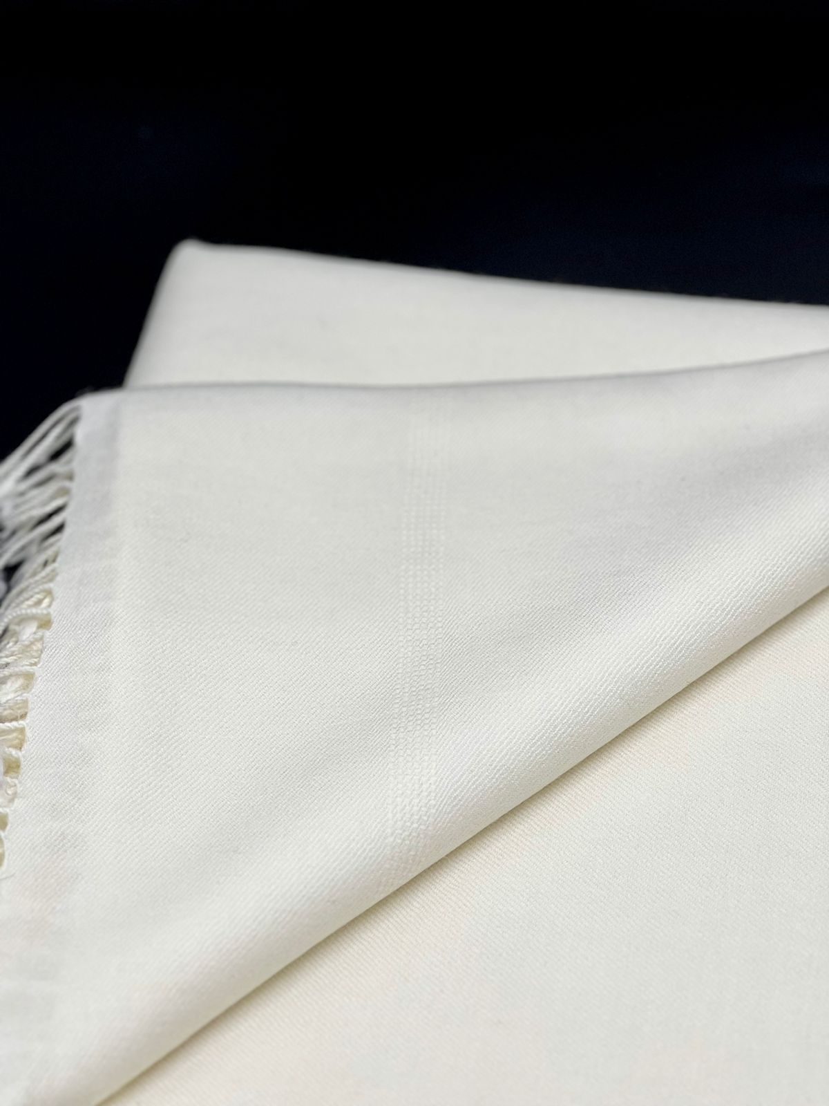 Koel specaial plain white shawl  100 woolen and handmade (price: 15 thousand)