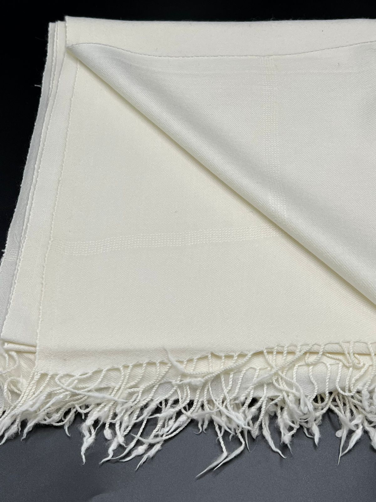 Koel specaial plain white shawl  100 woolen and handmade (price: 15 thousand)